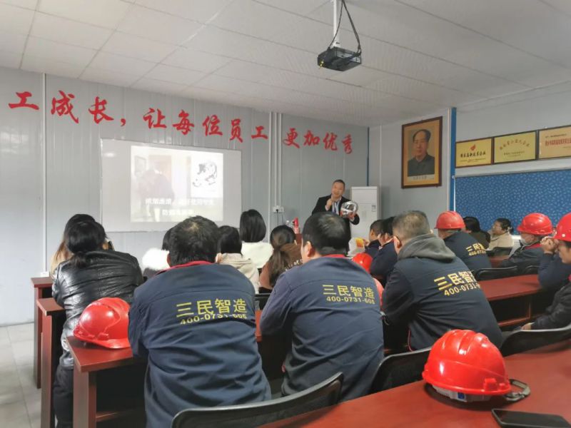 成功开展年度消防安全知识培训
成功开展年度消防安全知识培训